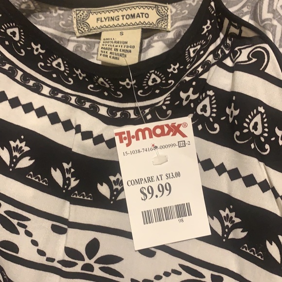 Black & White Patterned Crop Top - Picture 3 of 3